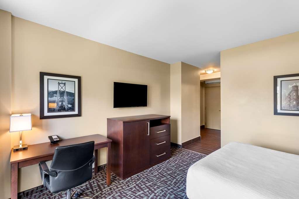 Best Western Plus Hotel Montreal Room photo