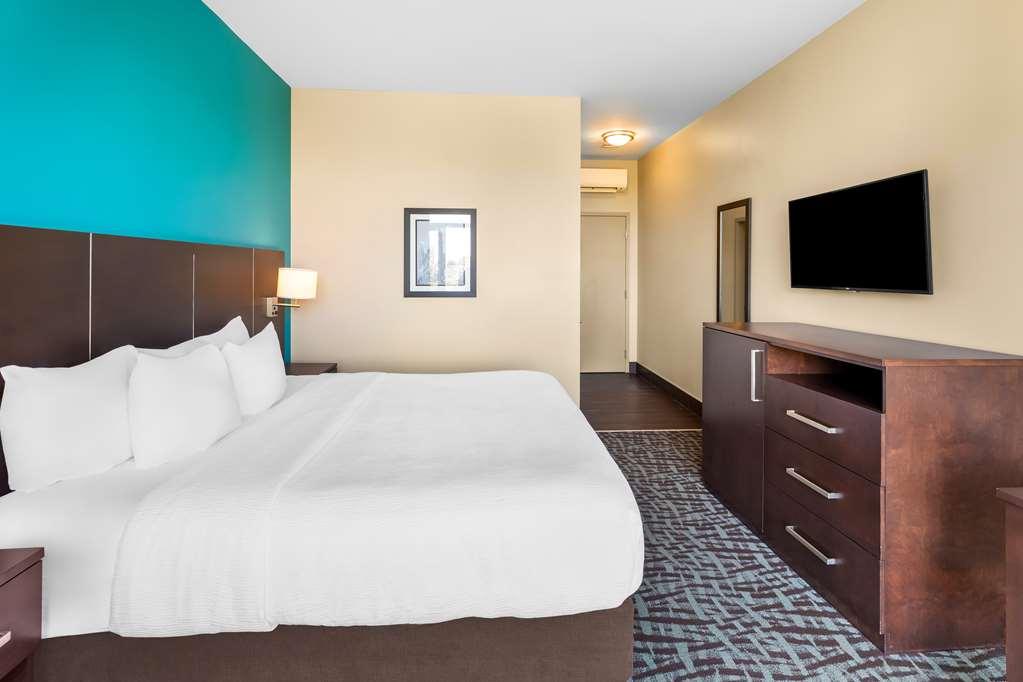 Best Western Plus Hotel Montreal Room photo